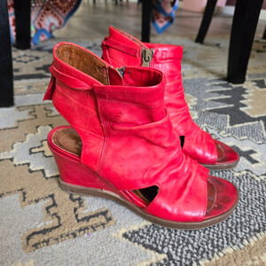 MJUS Red Leather Wedge Sandals